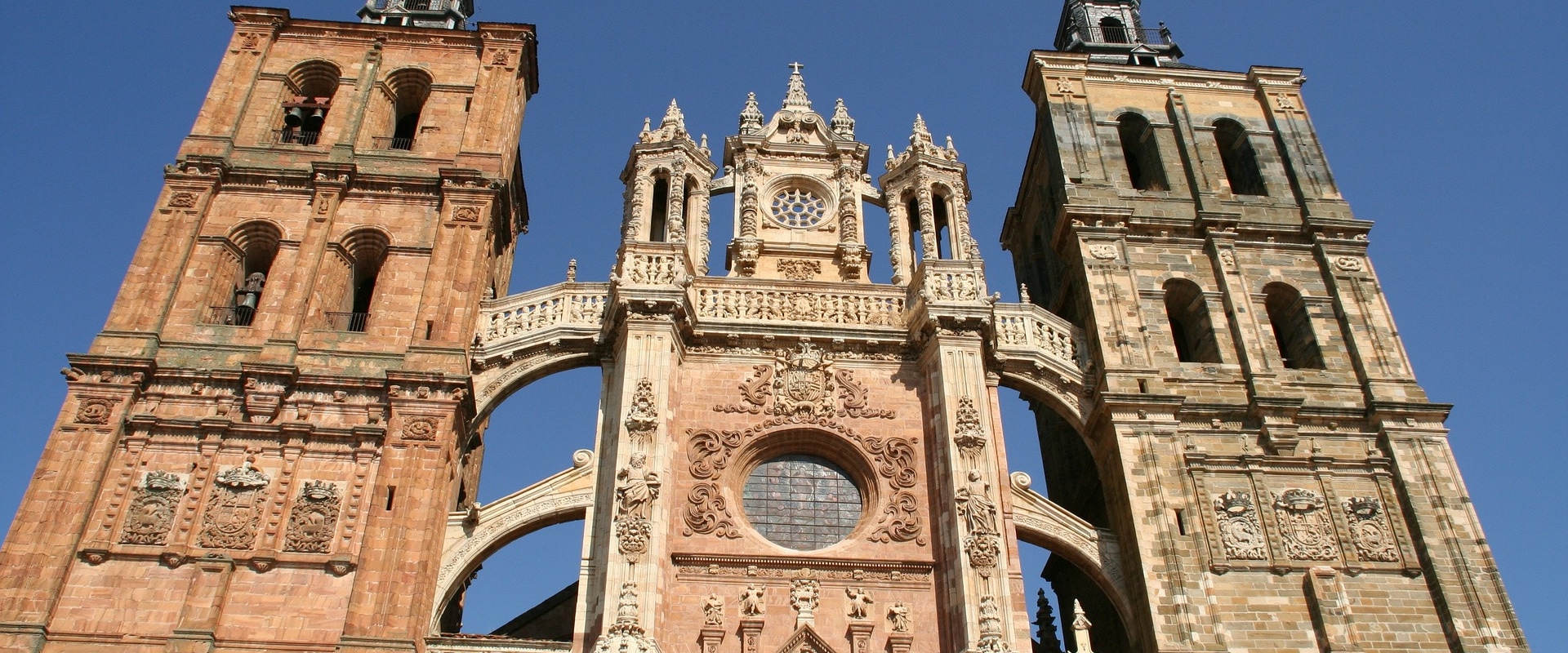 What are 4 tourist attractions in spain?